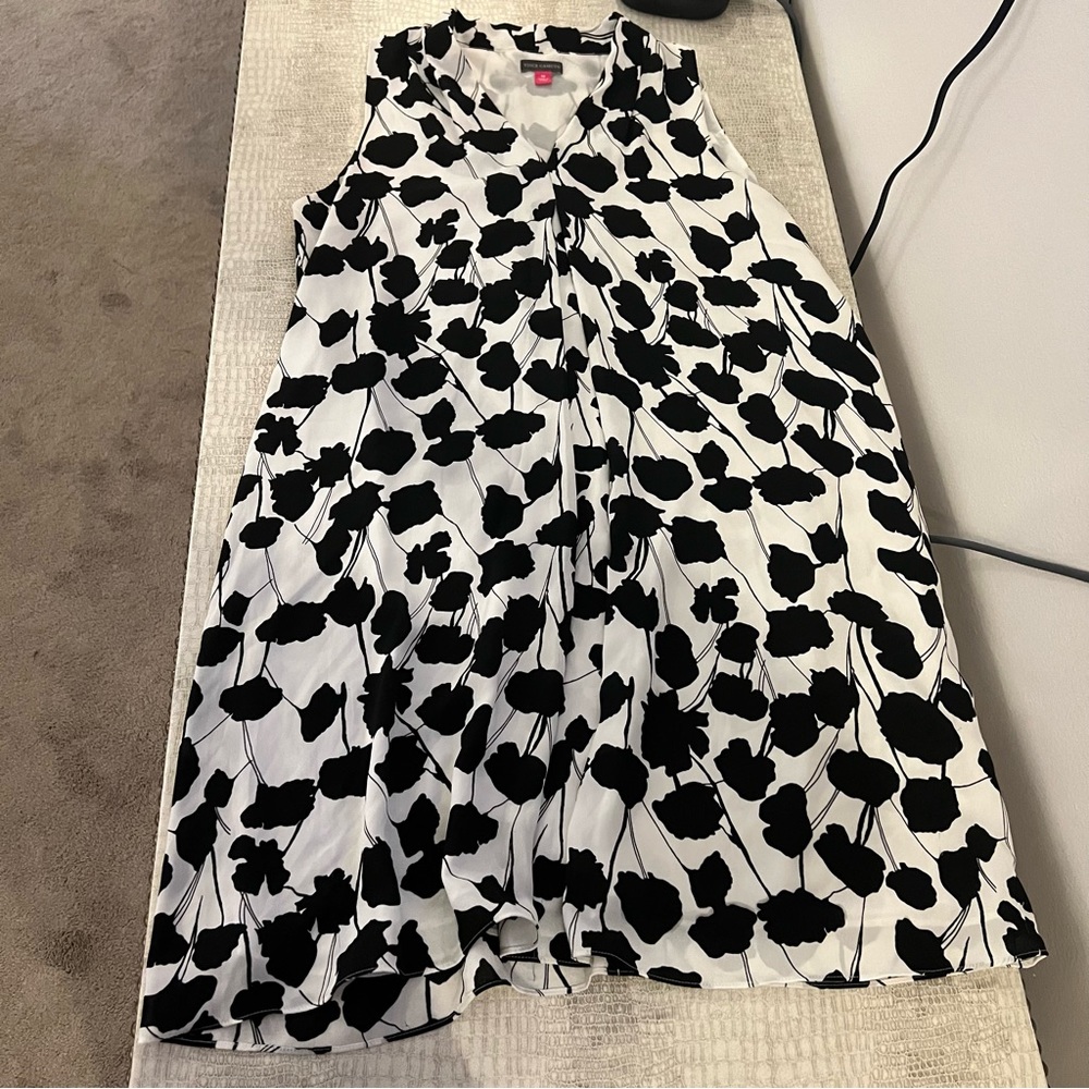 Vince Camuto dress size M